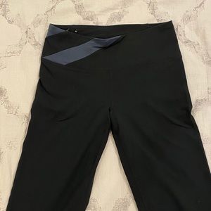 Under Armour fitted stretch athletic yoga pants xs